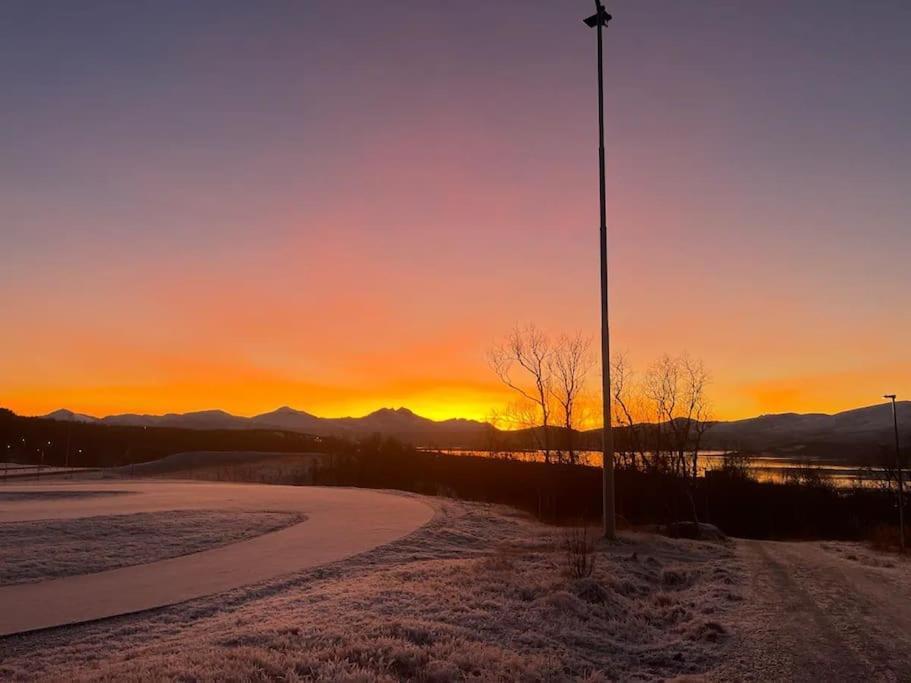 Leilighet I Rolig Gate Med Utsikt Og Gratis Parkering Apartamento Tromsø Exterior foto